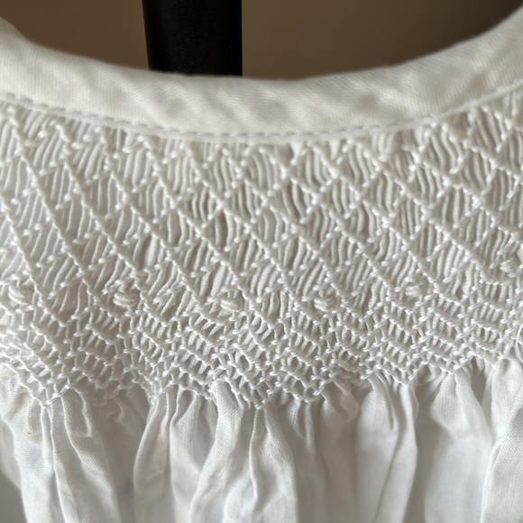 Feather Baby 100% Pima Cotton smocked dress with button up fastening 6-12 mths - Picture 3 of 4